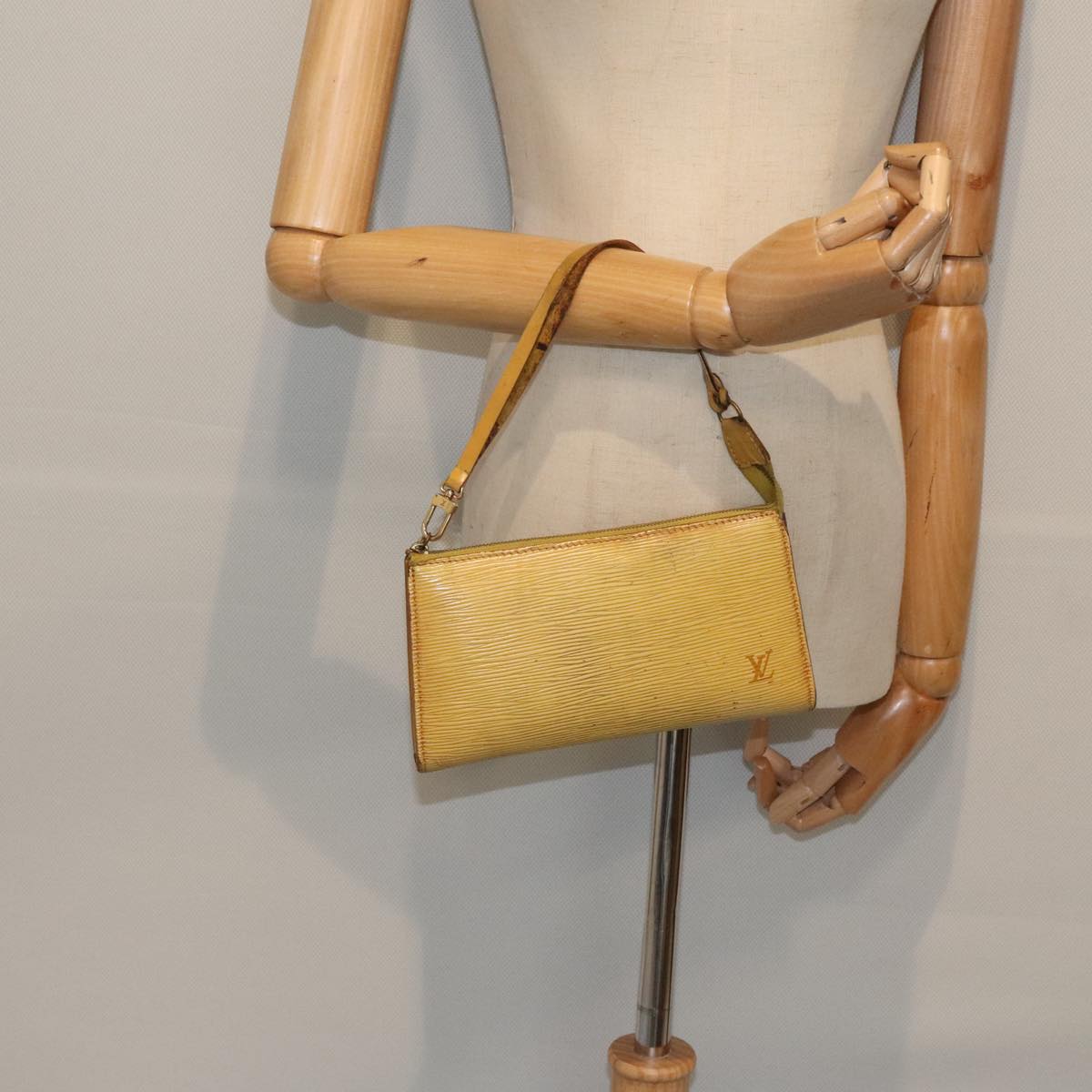 LOUIS VUITTON Epi Pochette Accessoires Pouch Yellow M52989 LV Auth 93680