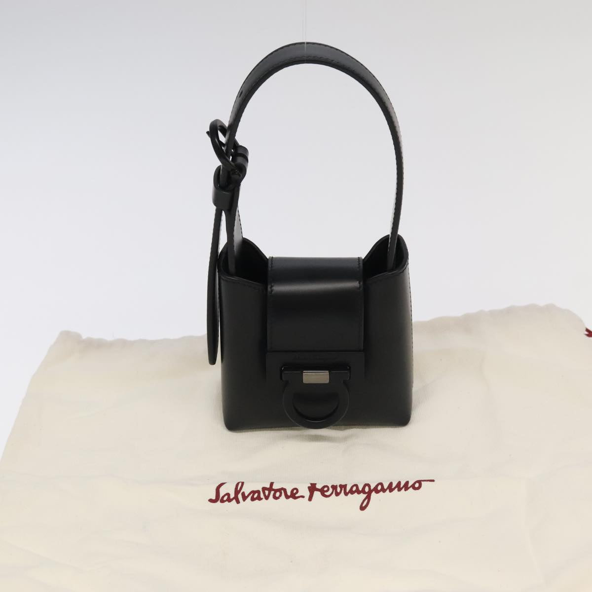 Salvatore Ferragamo Gancini Hand Bag Leather Black Auth 93834AM