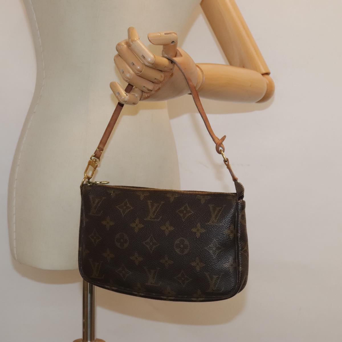 LOUIS VUITTON Monogram Pochette Accessoires Pouch M51980 LV Auth 93921