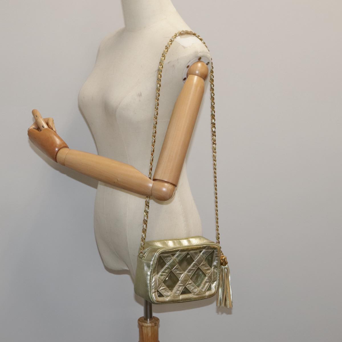 CHANEL Chain Shoulder Bag Leather Gold CC Auth 94188