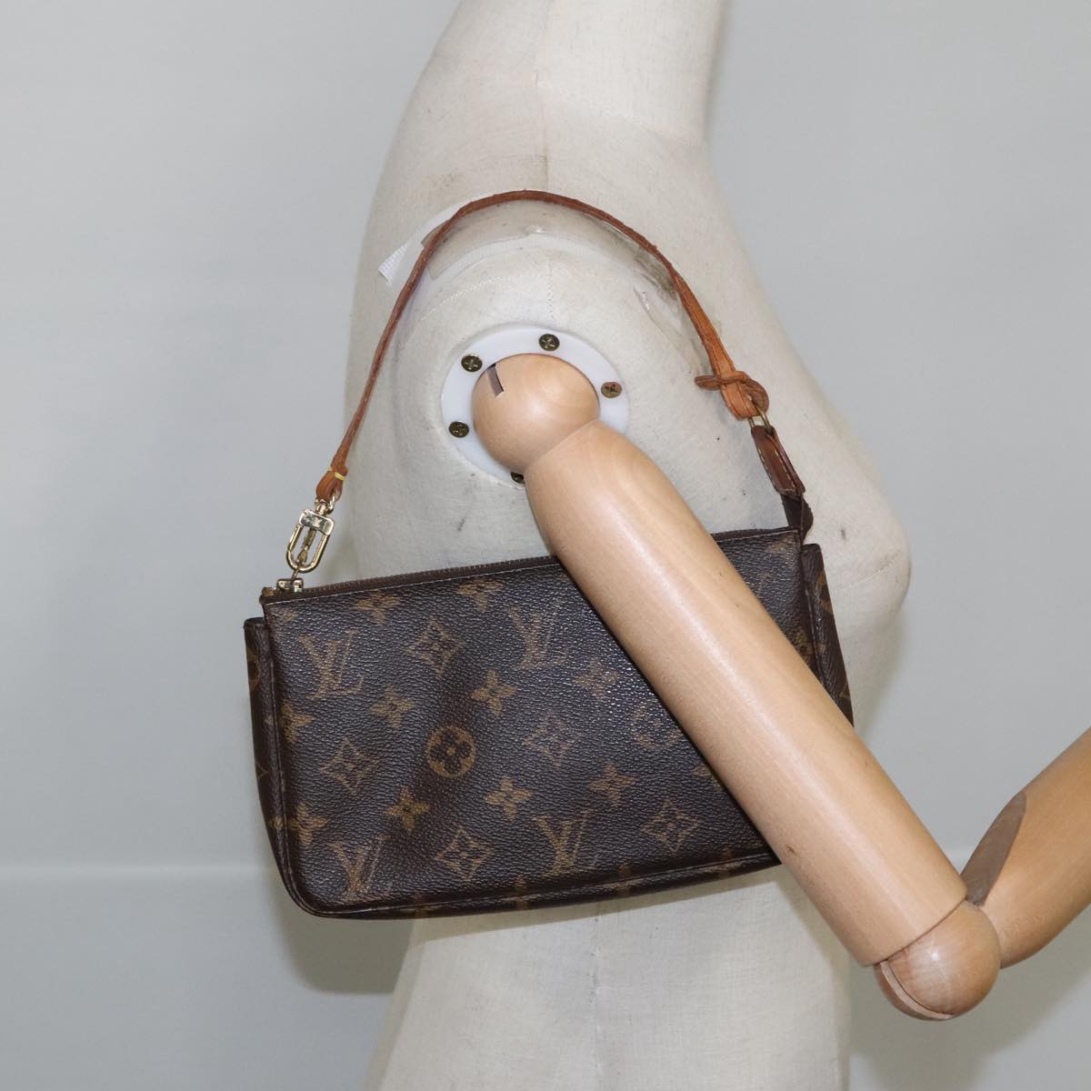 LOUIS VUITTON Monogram Pochette Accessoires Pouch M51980 LV Auth 94521