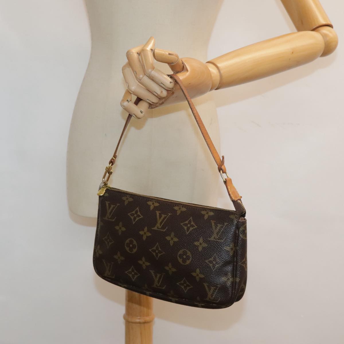 LOUIS VUITTON Monogram Pochette Accessoires Pouch M51980 LV Auth 94522