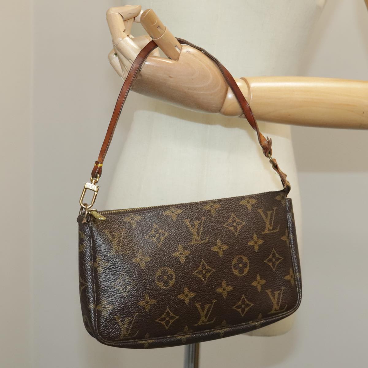 LOUIS VUITTON Monogram Pochette Accessoires Pouch M51980 LV Auth 94624