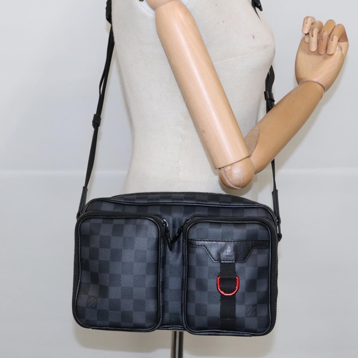 LOUIS VUITTON Damier Grafitte Utility Messenger Shoulder Bag M40280 Auth 94640SM
