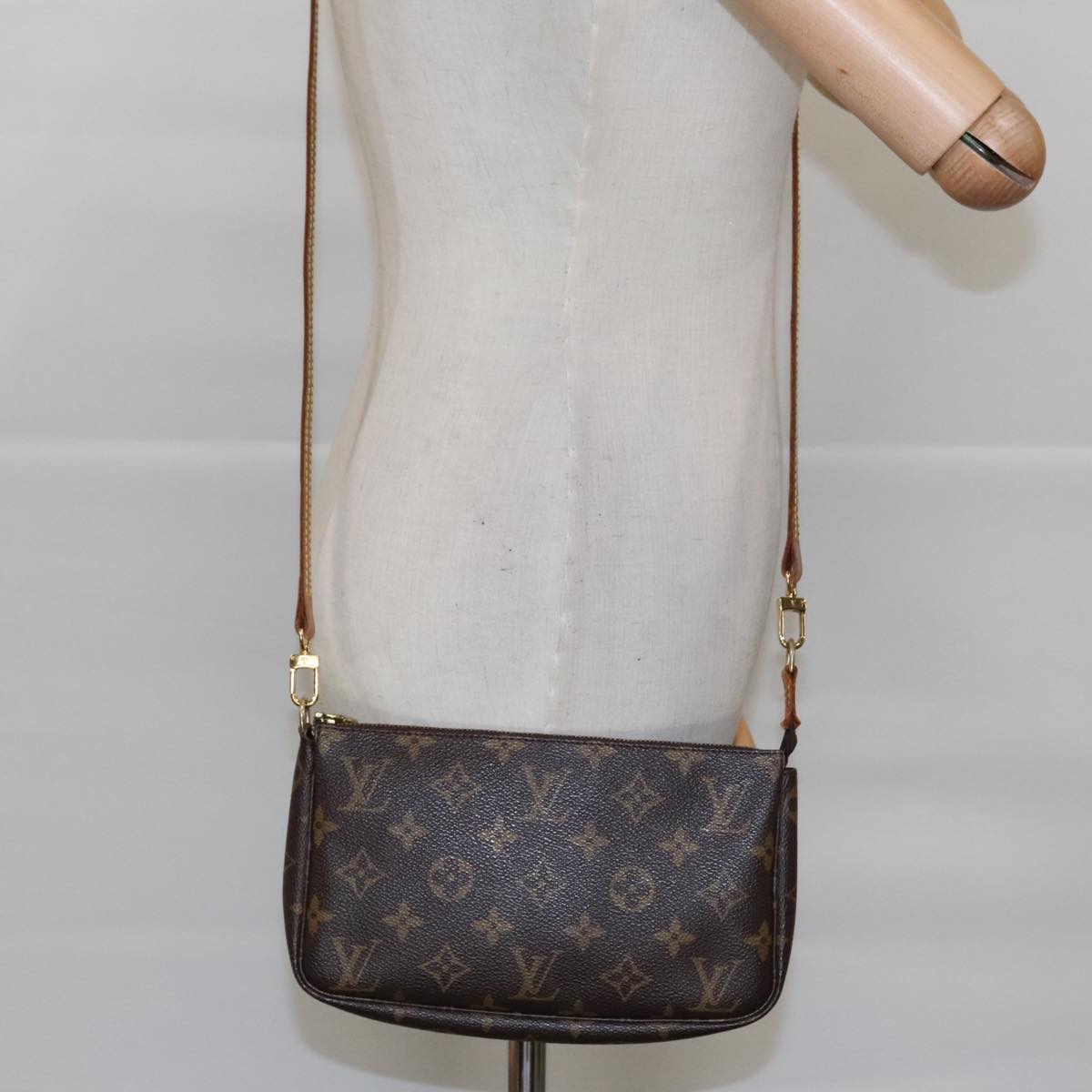 LOUIS VUITTON Monogram Pochette Accessoires Pouch M51980 LV Auth 94670