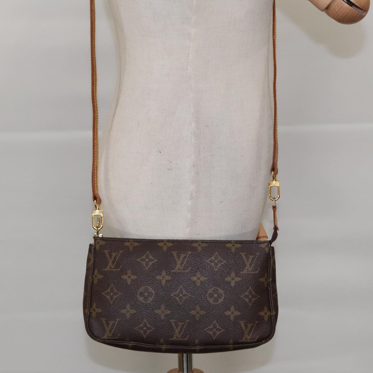 LOUIS VUITTON Monogram Pochette Accessoires Pouch M51980 LV Auth 94712