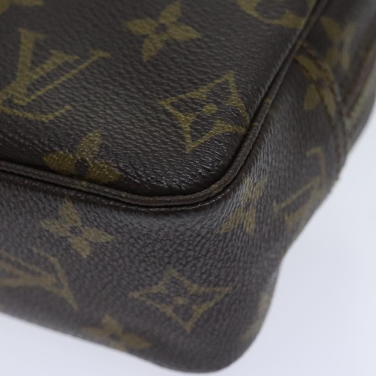 LOUIS VUITTON Monogram Trousse Toilette 18 Pouch M47526 LV Auth 94917