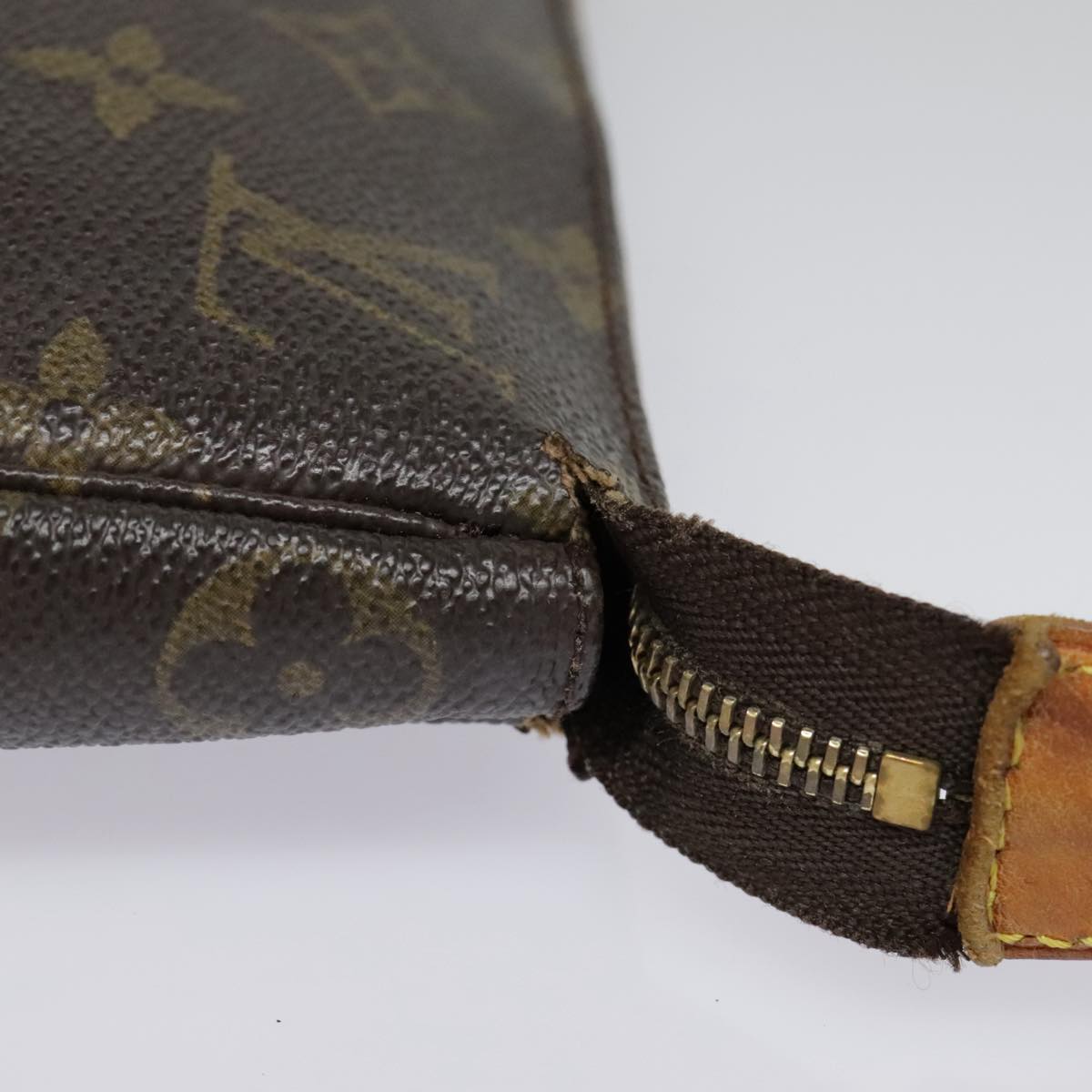 LOUIS VUITTON Monogram Pochette Accessoires Pouch M51980 LV Auth 94940