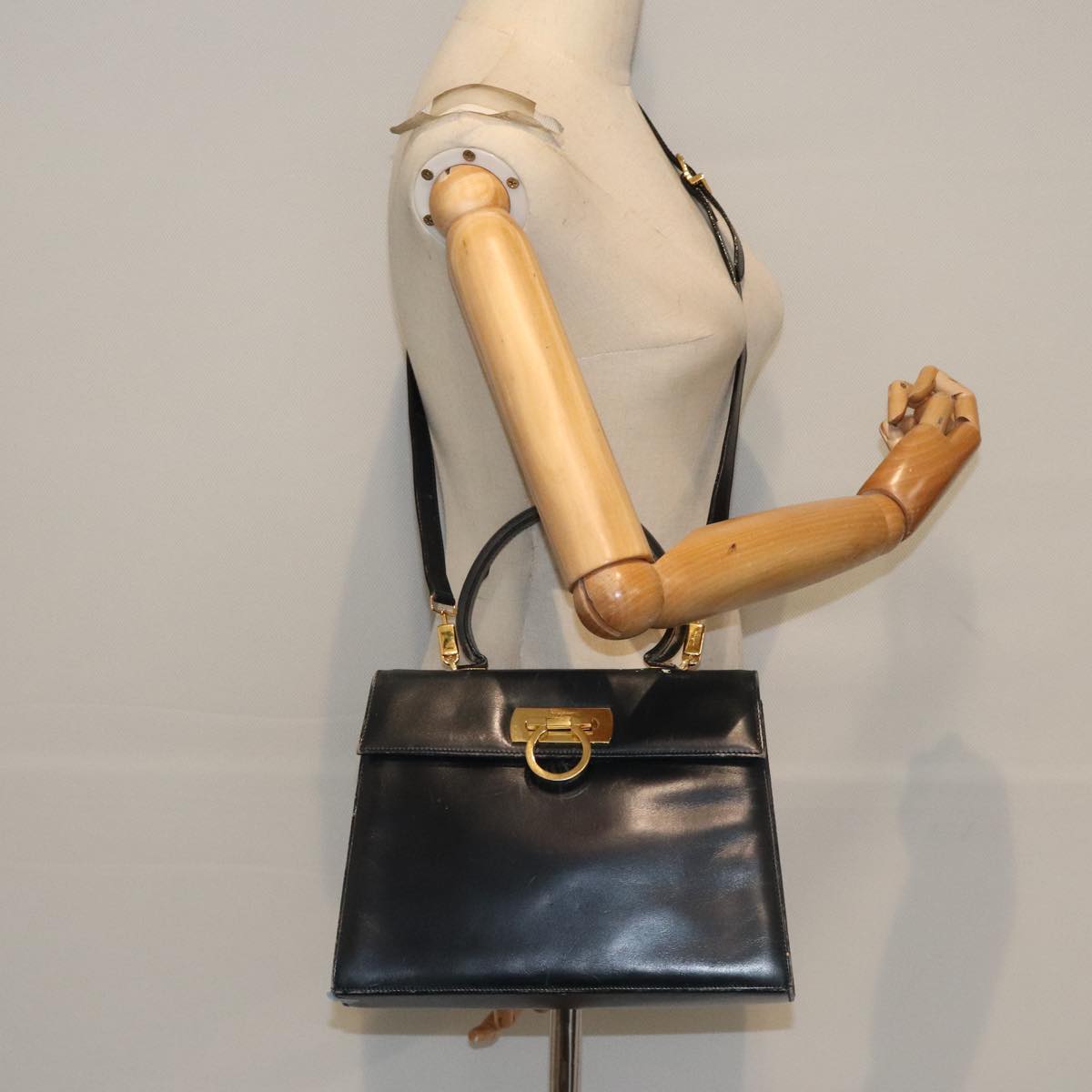 Salvatore Ferragamo Gancini Hand Bag Leather 2way Navy Gold Auth 94973