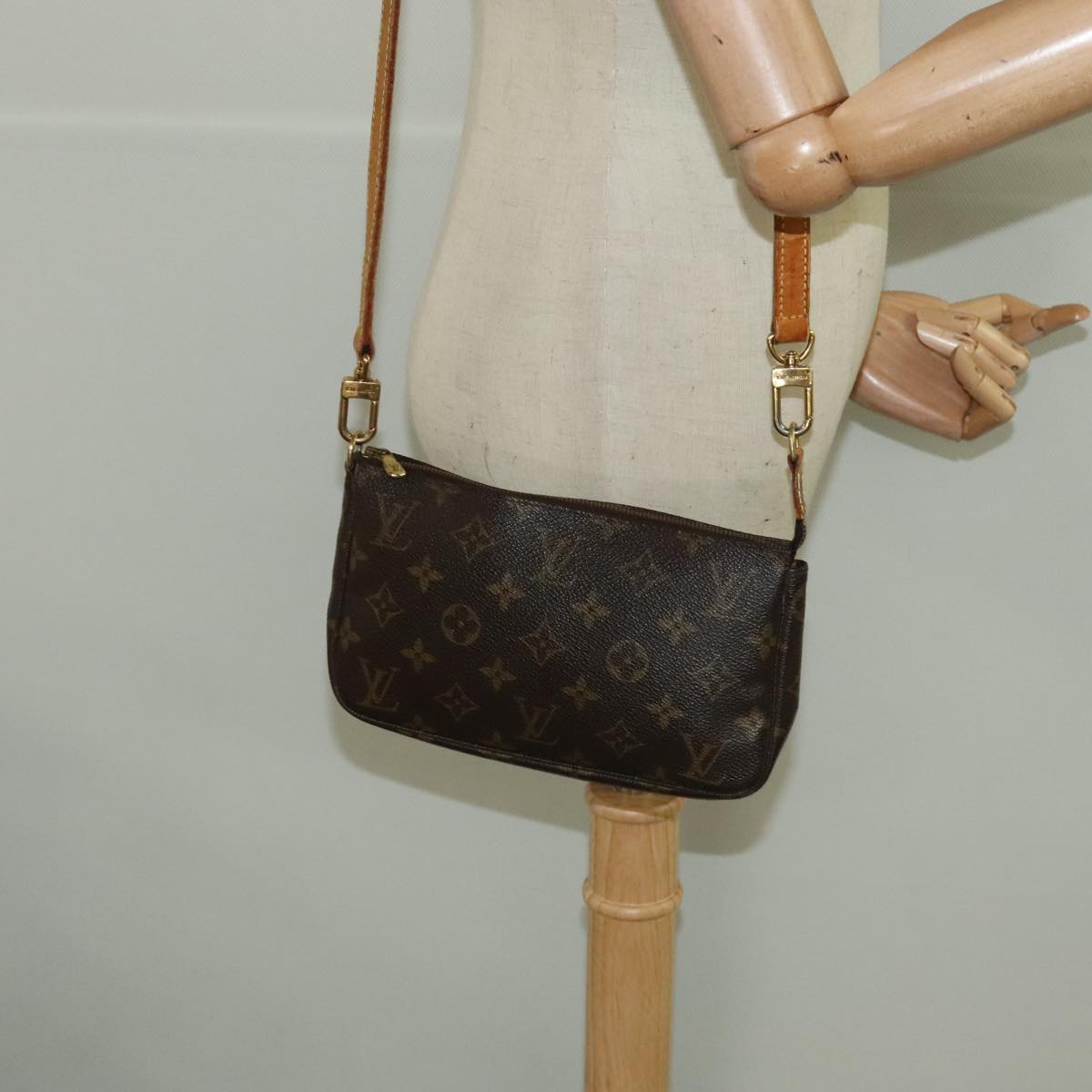 LOUIS VUITTON Monogram Pochette Accessoires Pouch M51980 LV Auth 95111