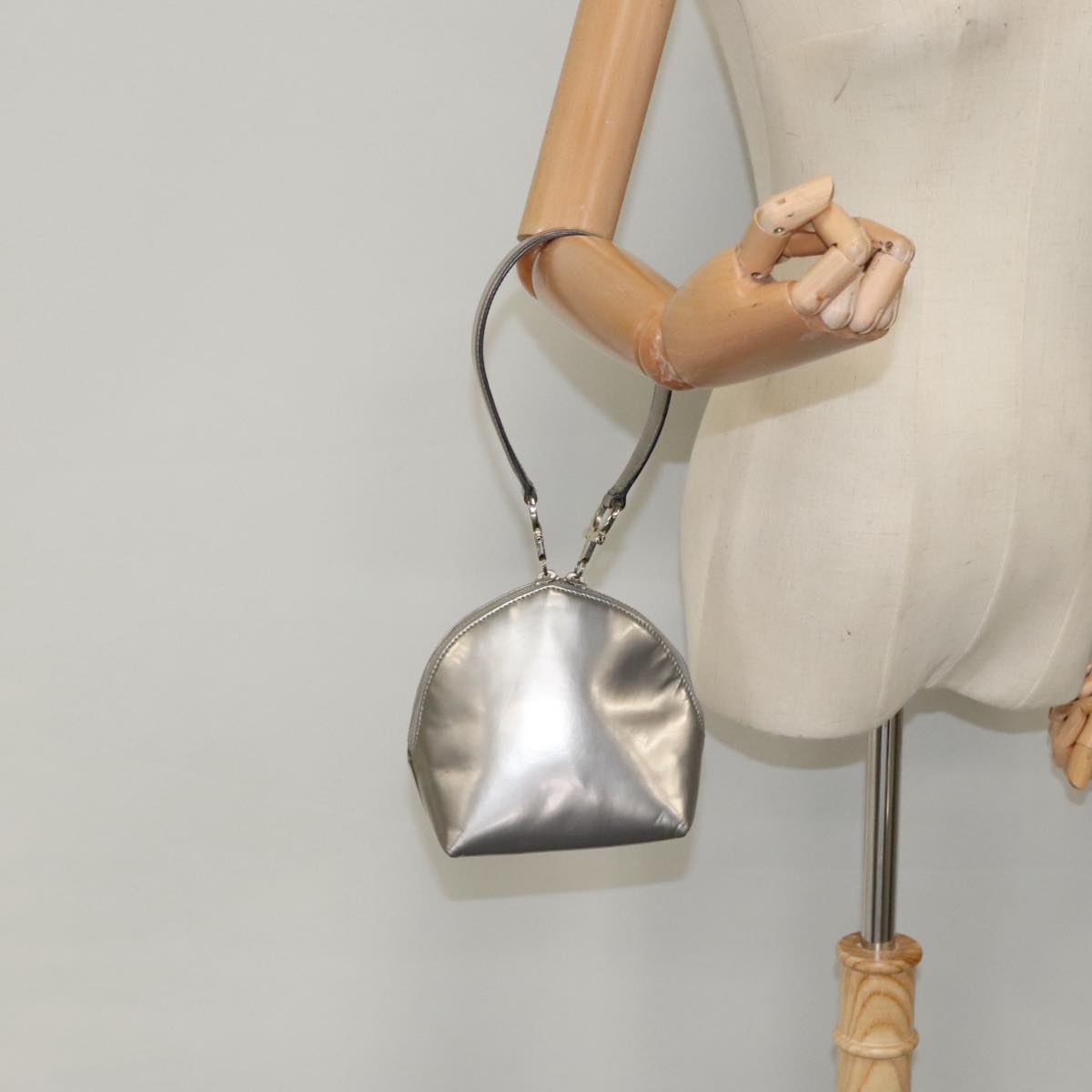 Salvatore Ferragamo Gancini Hand Bag Enamel Silver Auth 95159