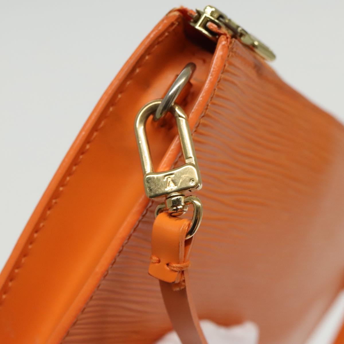 LOUIS VUITTON Epi Pochette Accessoires Pouch Orange Mandarin M5294H Auth 95388