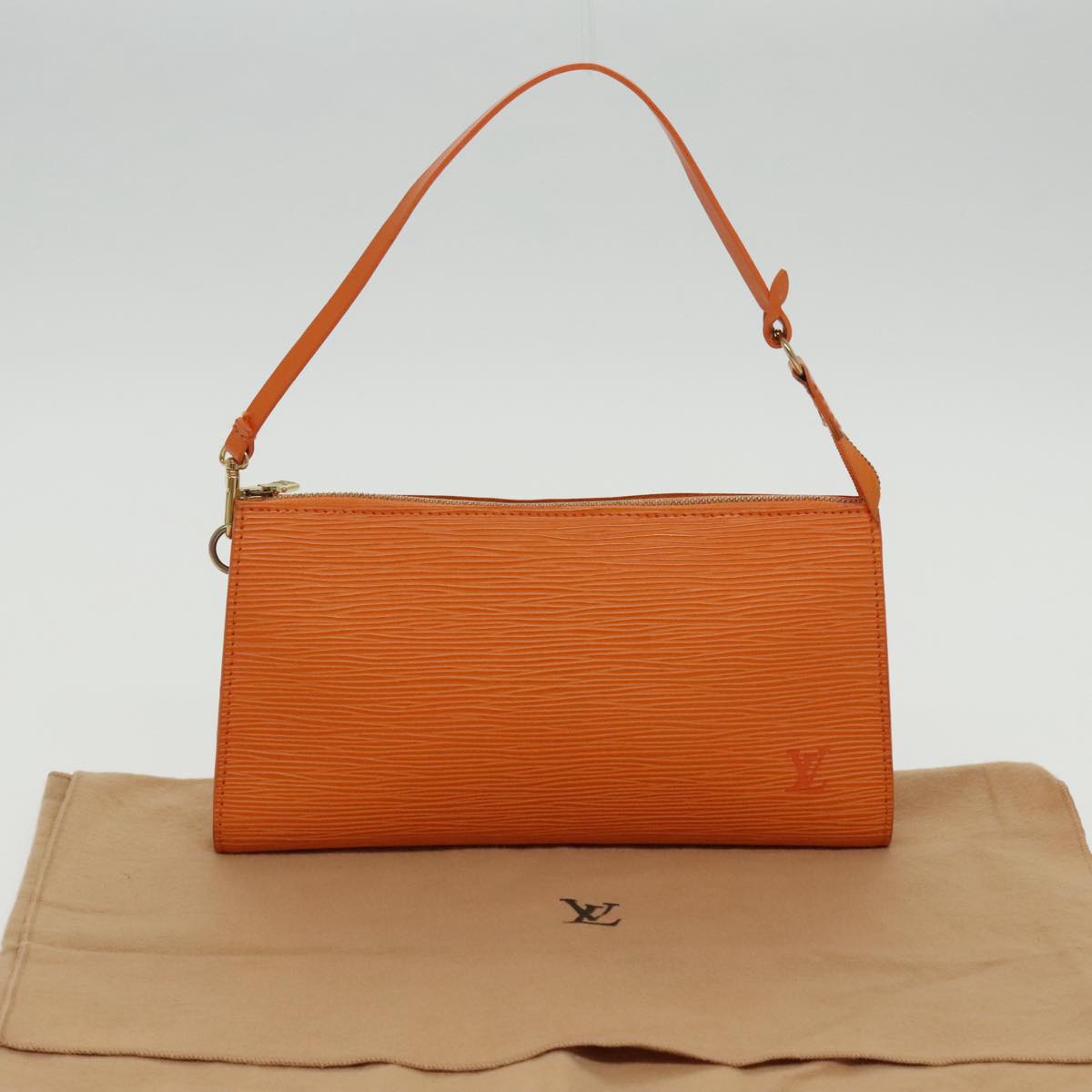 LOUIS VUITTON Epi Pochette Accessoires Pouch Orange Mandarin M5294H Auth 95388