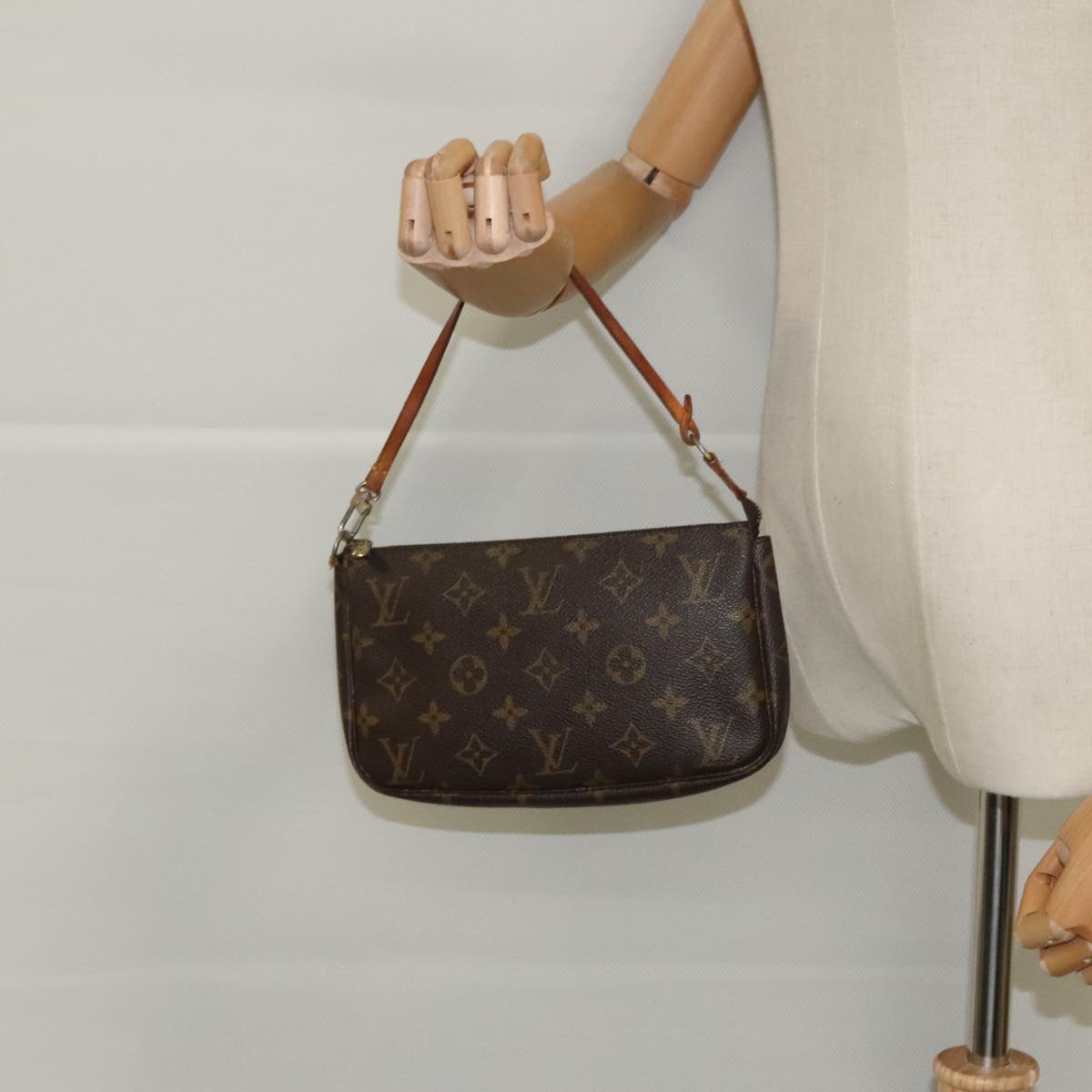 LOUIS VUITTON Monogram Pochette Accessoires Pouch M51980 LV Auth 95613