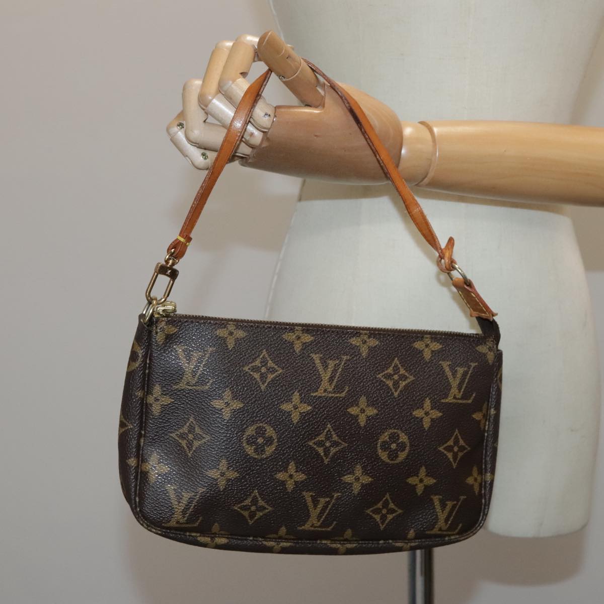 LOUIS VUITTON Monogram Pochette Accessoires Pouch M51980 LV Auth 95703