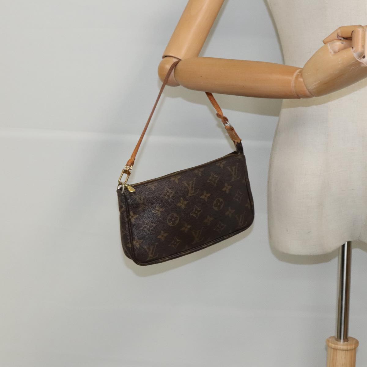 LOUIS VUITTON Monogram Pochette Accessoires Pouch M51980 LV Auth 95789