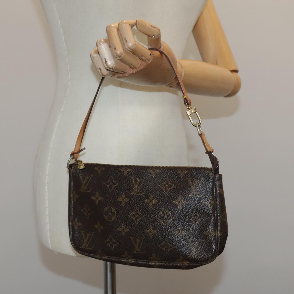 LOUIS VUITTON Monogram Pochette Accessoires Pouch M51980 LV Auth 95852