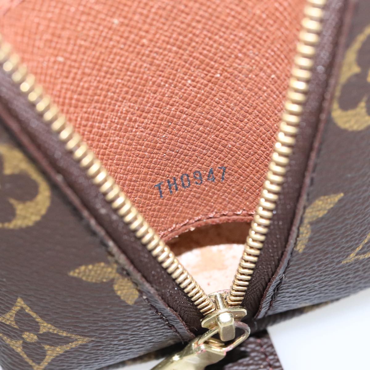 LOUIS VUITTON Monogram Trousse Demi Ronde Cosmetic Pouch M47520 LV Auth 96154