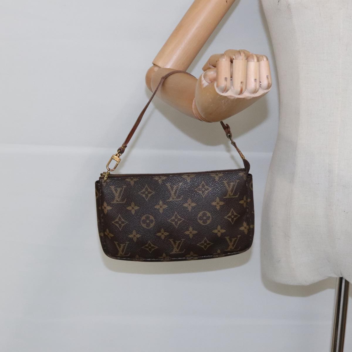 LOUIS VUITTON Monogram Pochette Accessoires Pouch M51980 LV Auth 96275