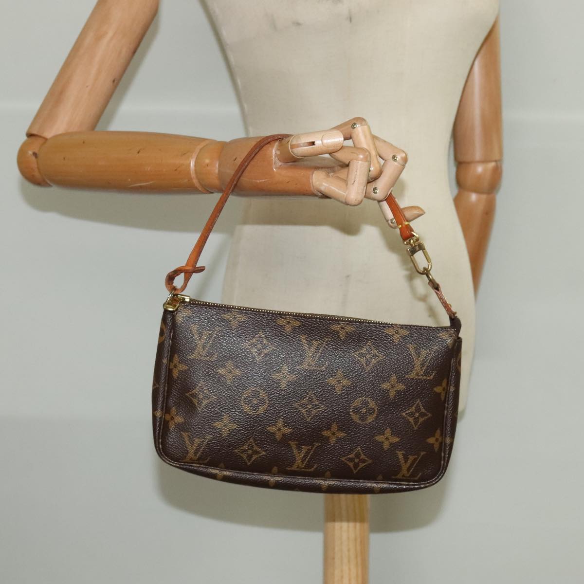 LOUIS VUITTON Monogram Pochette Accessoires Pouch M51980 LV Auth 96325