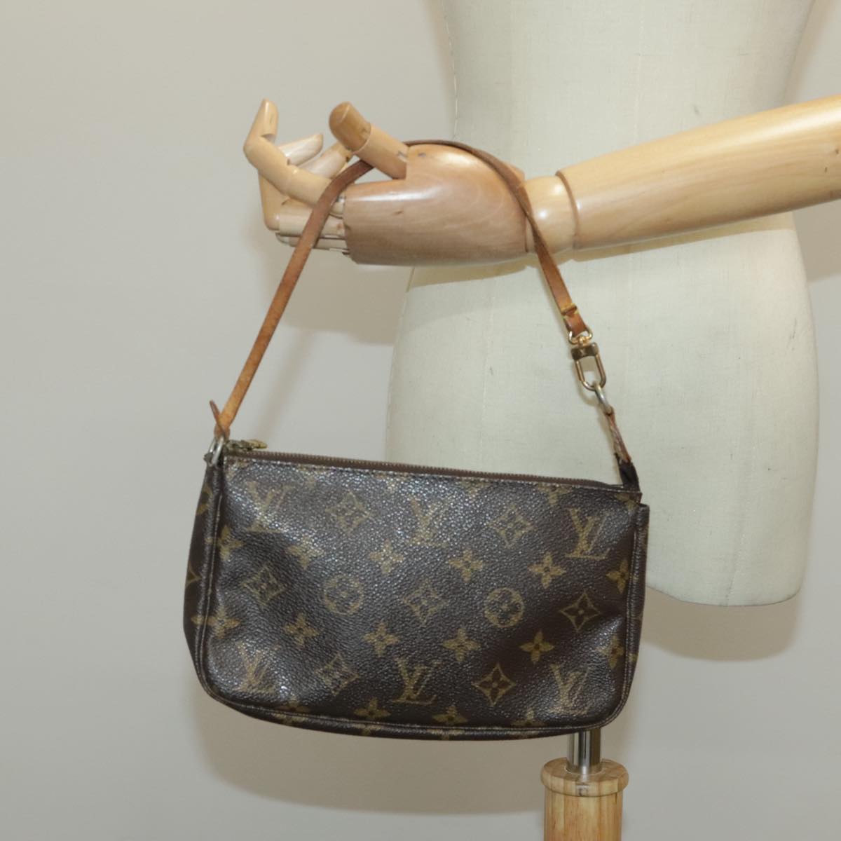 LOUIS VUITTON Monogram Pochette Accessoires Pouch M51980 LV Auth 96432