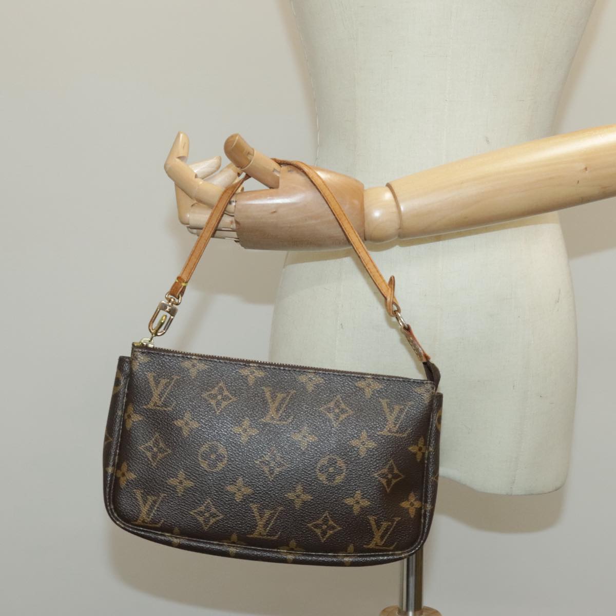 LOUIS VUITTON Monogram Pochette Accessoires Pouch M51980 LV Auth 96494