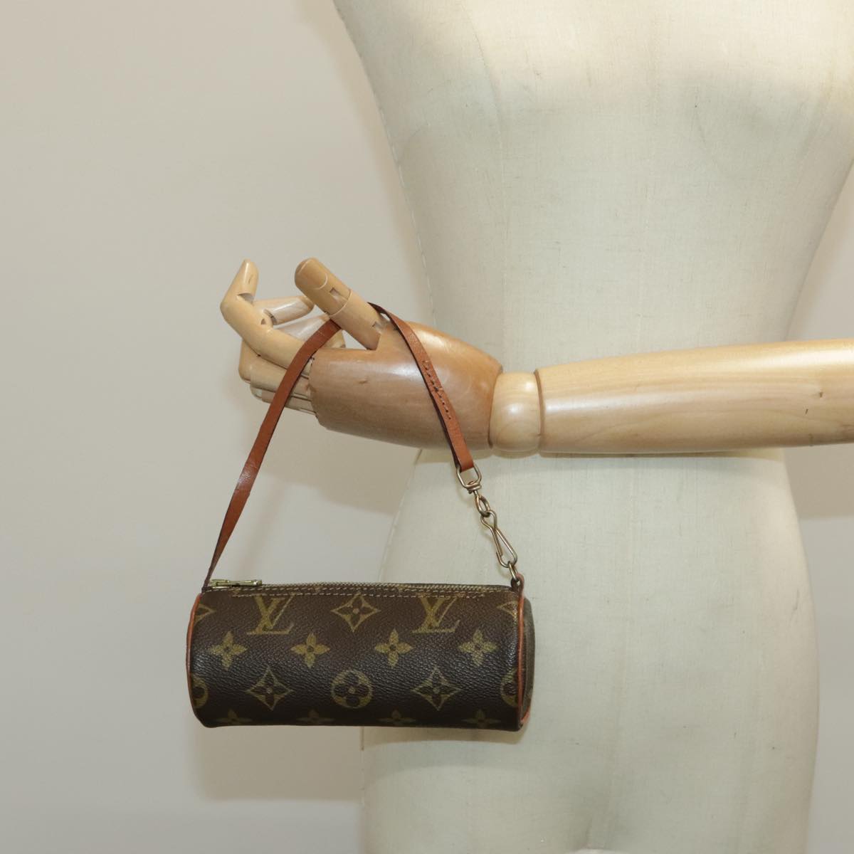 LOUIS VUITTON Monogram Papillon Pouch LV Auth 96496