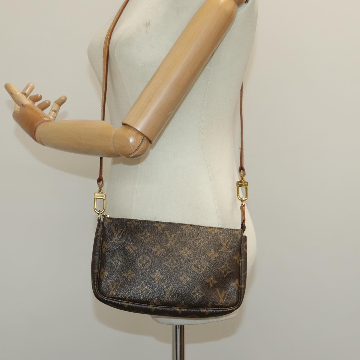 LOUIS VUITTON Monogram Pochette Accessoires Pouch M51980 LV Auth 96499