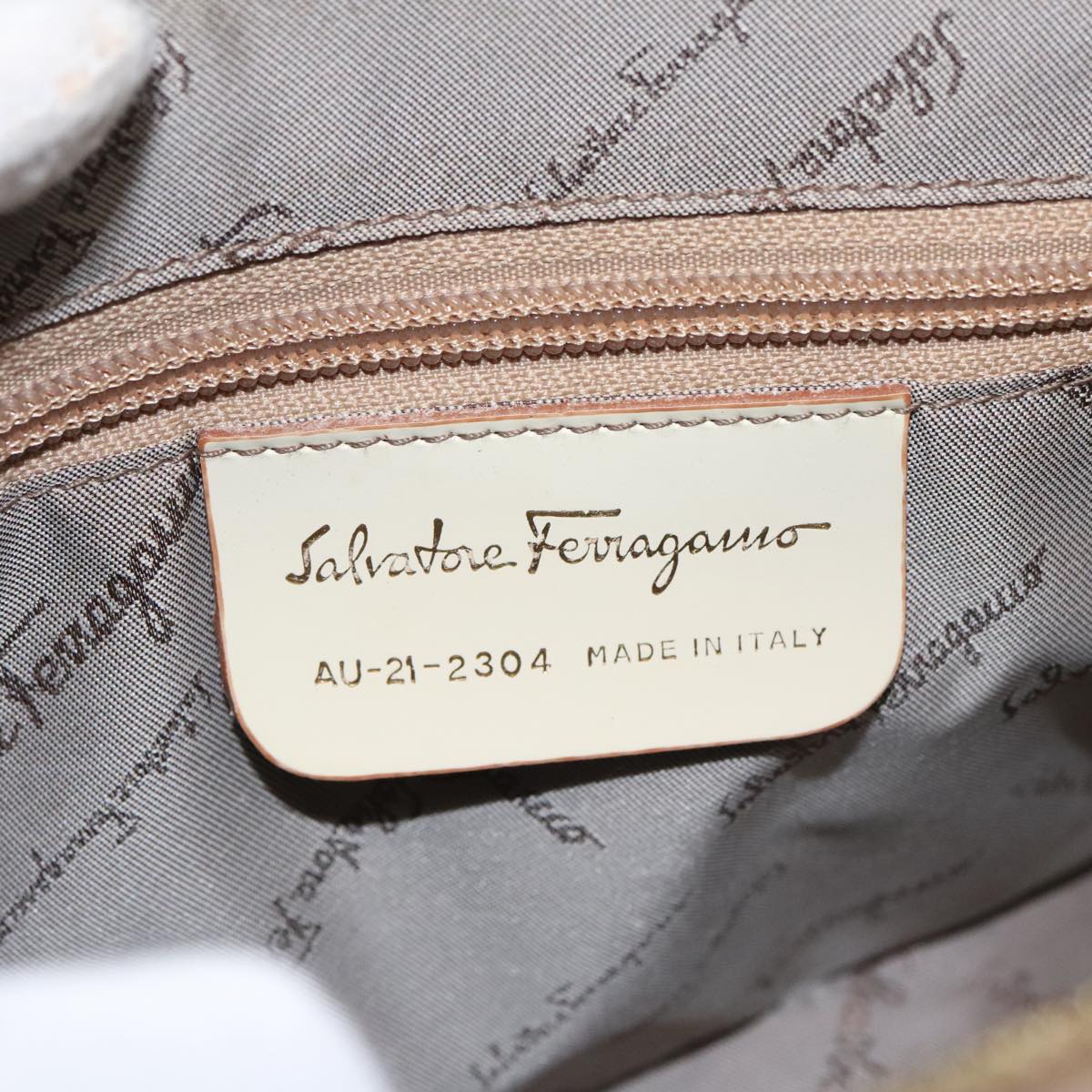 Salvatore Ferragamo Shoulder Bag Leather Beige Gold Auth 97072