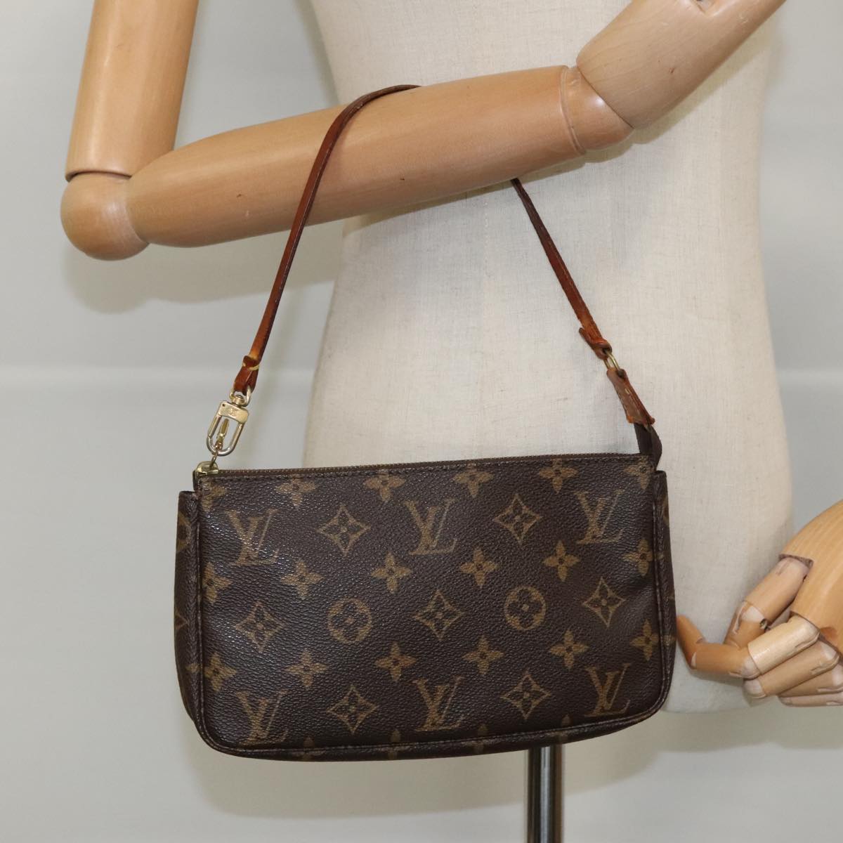 LOUIS VUITTON Monogram Pochette Accessoires Pouch M51980 LV Auth 97188