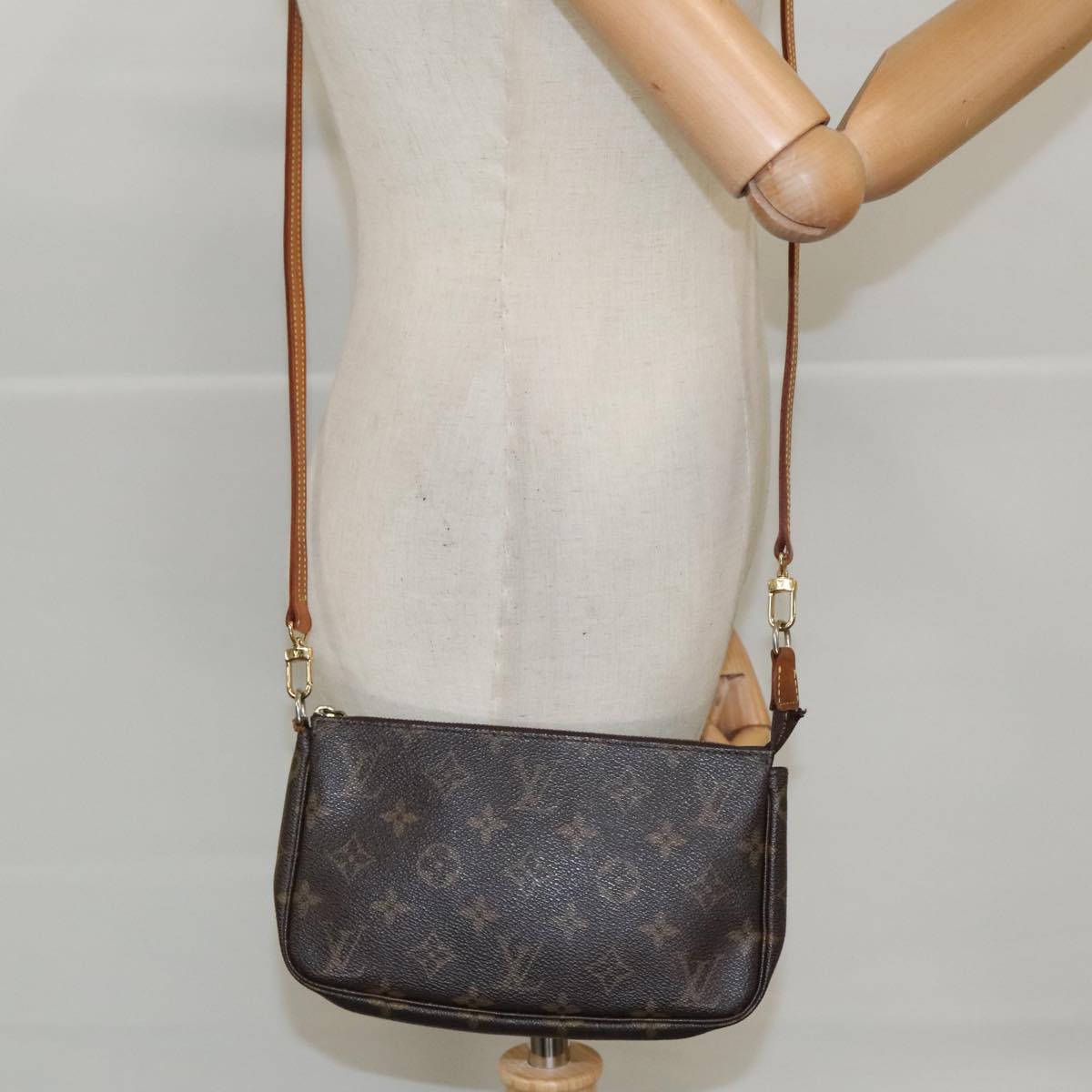 LOUIS VUITTON Monogram Pochette Accessoires Pouch M51980 LV Auth 97268