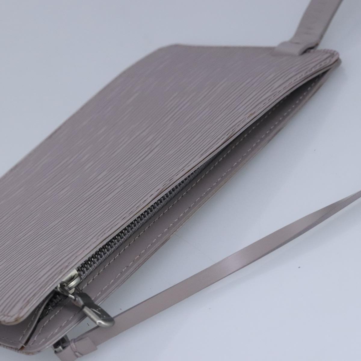 LOUIS VUITTON Epi Rochelle Pouch Lilac M5292C LV Auth 97377