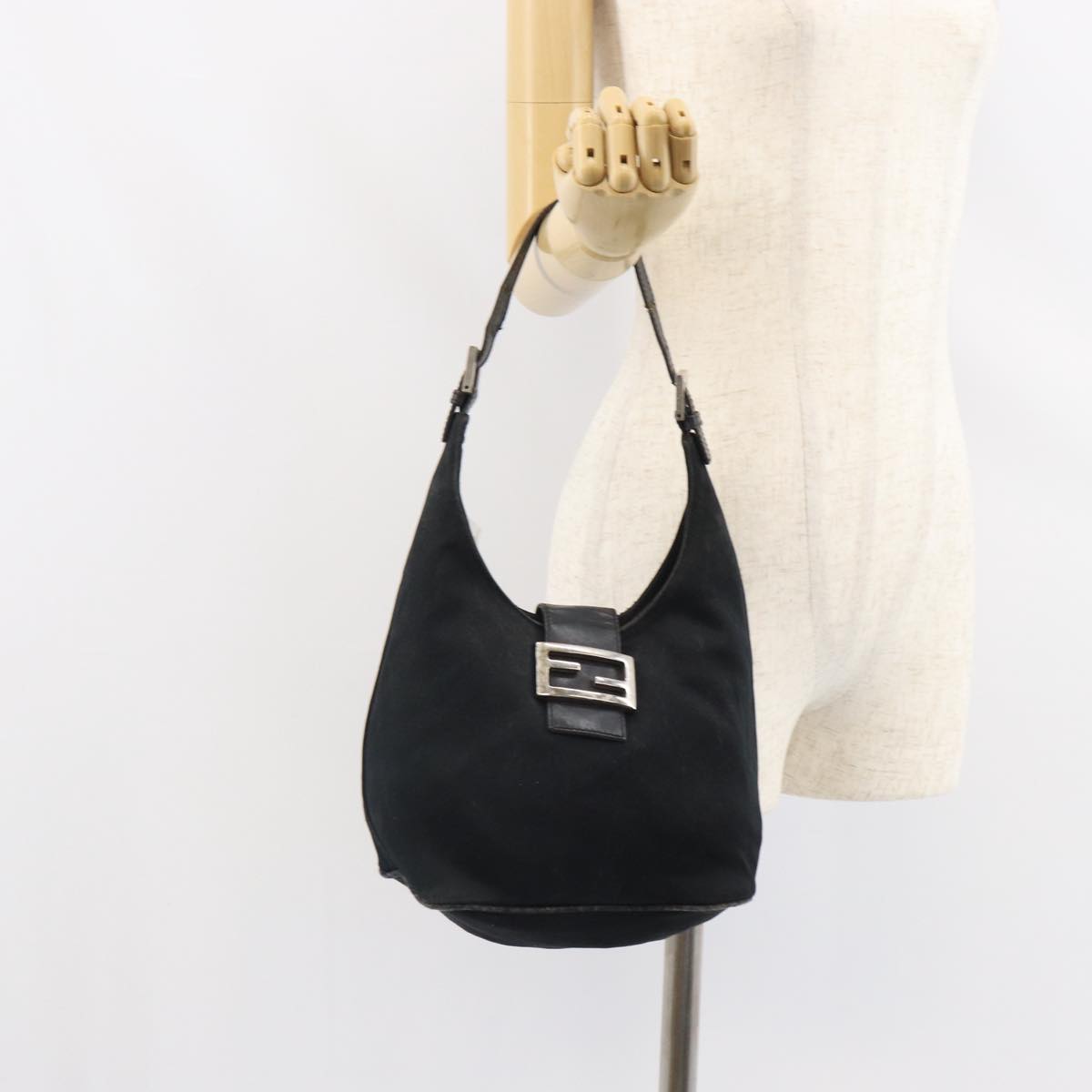 FENDI Mamma Baguette Shoulder Bag Leather Black Silver Auth 97412