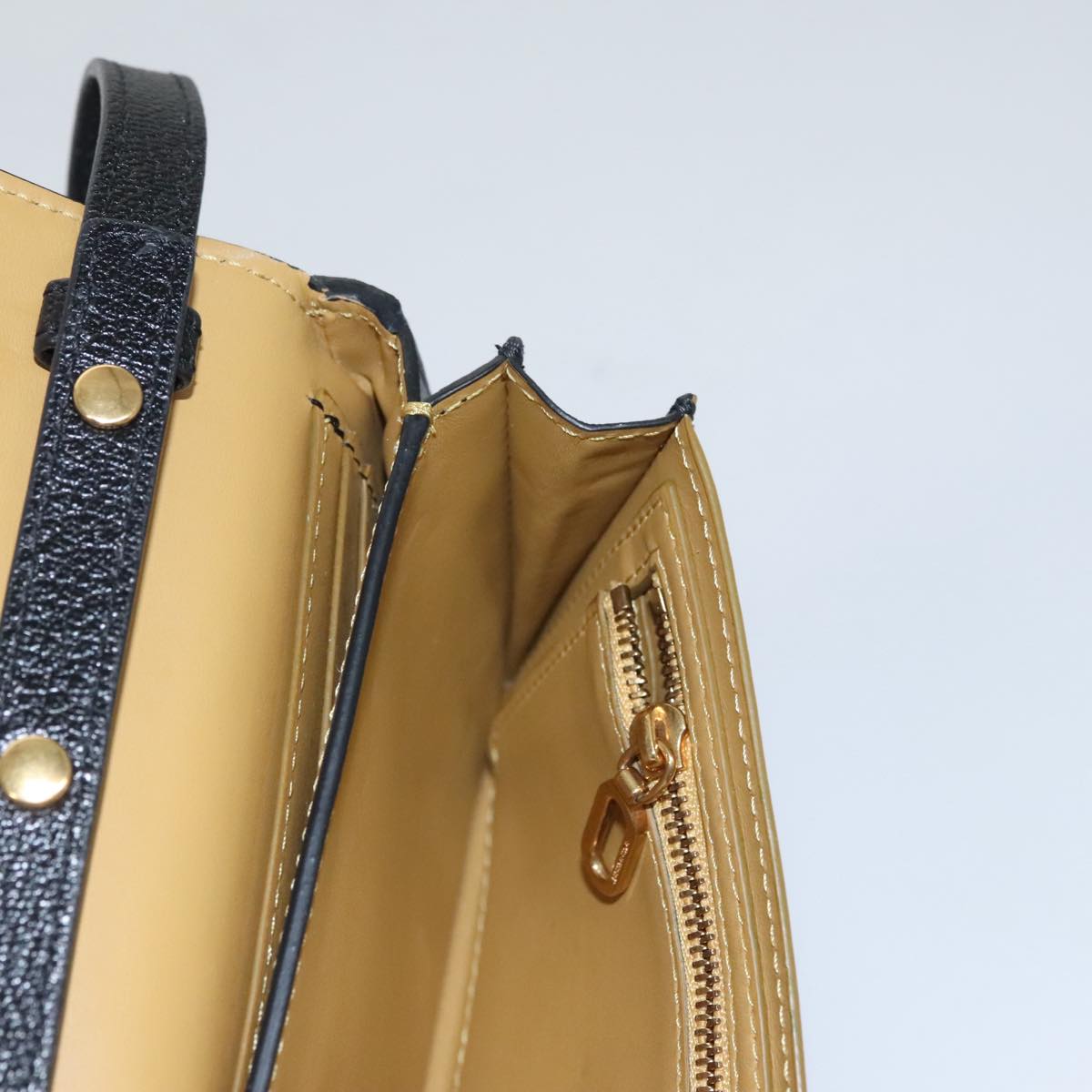 BURBERRY Shoulder Bag Leather Black Auth 97782