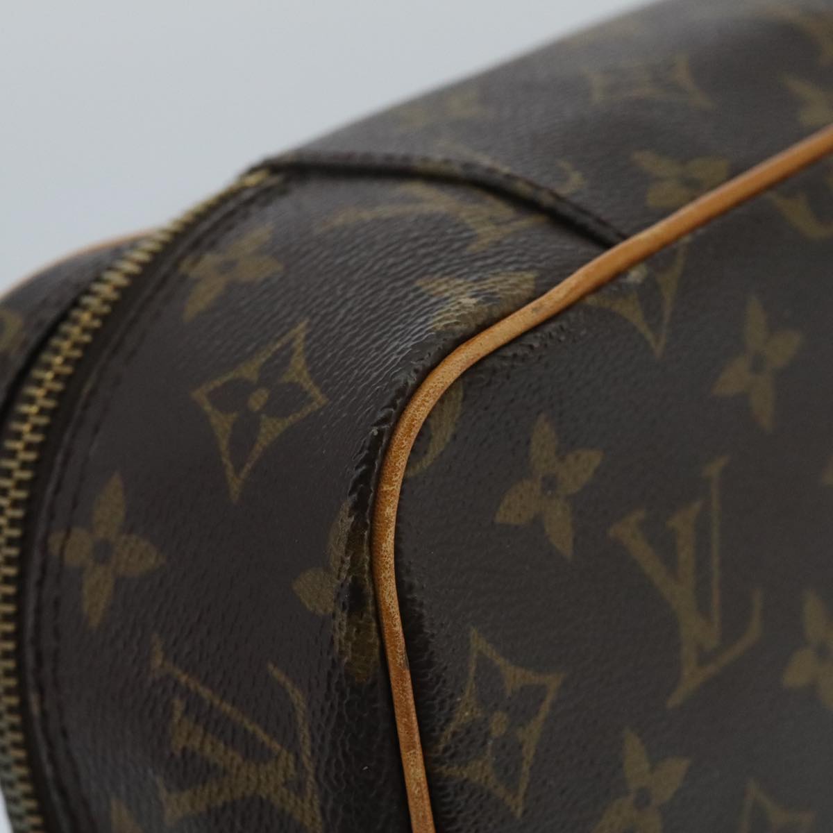 LOUIS VUITTON Monogram Trousse Boite Cosmetic Pouch M47640 LV Auth 97802