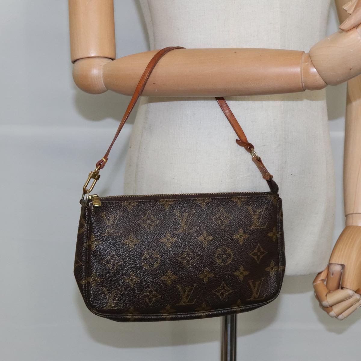 LOUIS VUITTON Monogram Pochette Accessoires Pouch M51980 LV Auth 97900