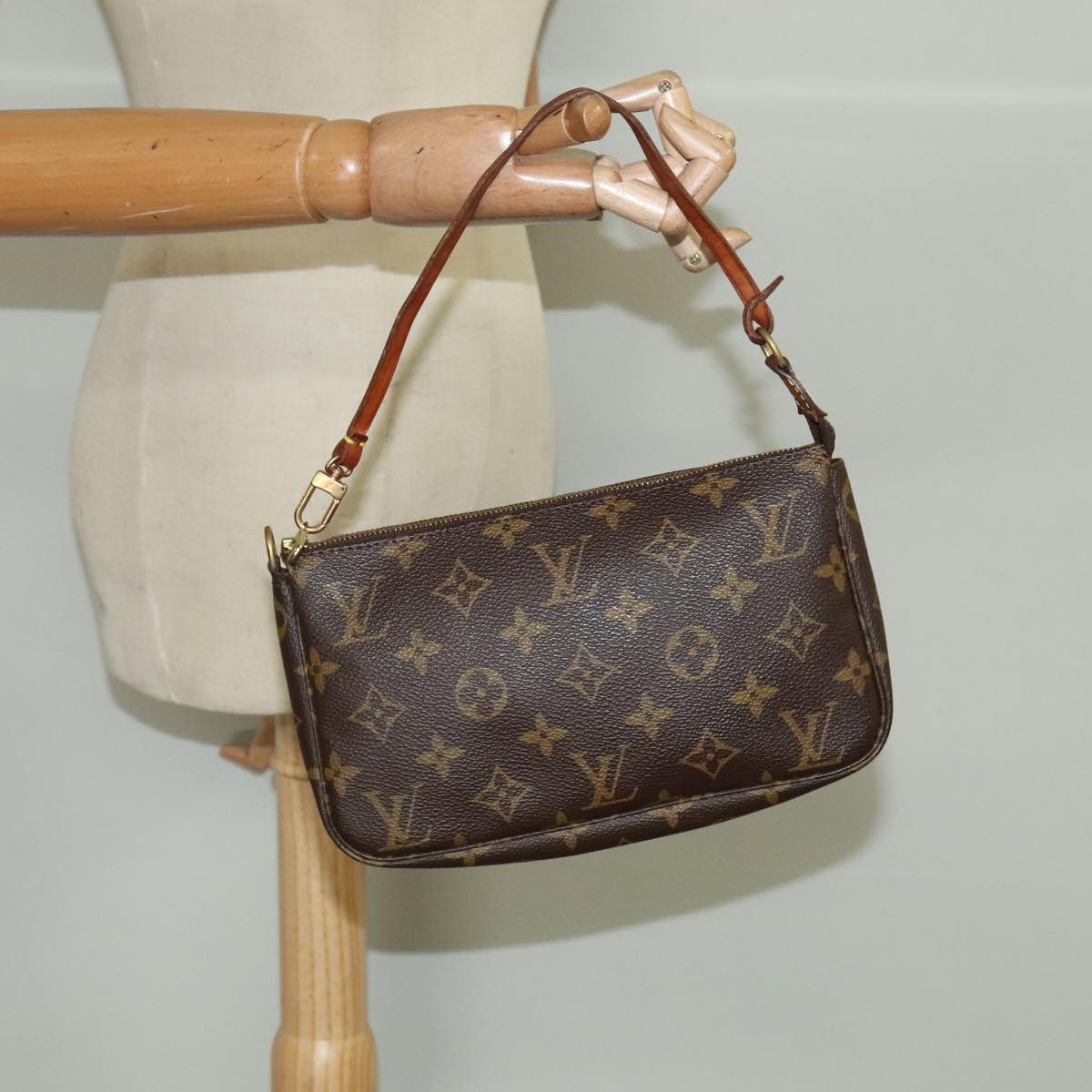 LOUIS VUITTON Monogram Pochette Accessoires Pouch M51980 LV Auth 97925