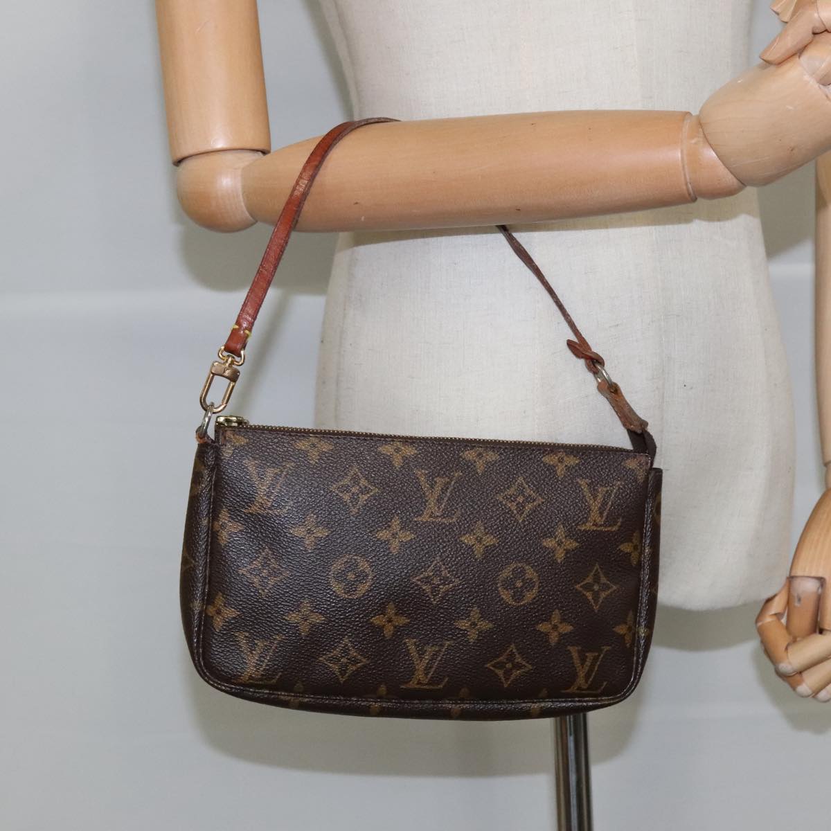 LOUIS VUITTON Monogram Pochette Accessoires Pouch M51980 LV Auth 97926