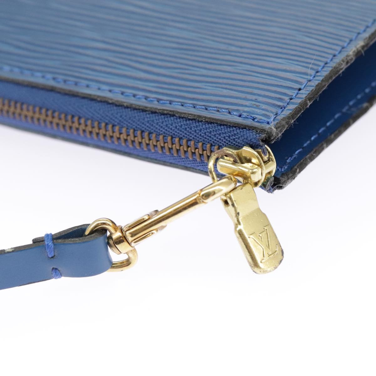 LOUIS VUITTON Epi Pochette Accessoires Pouch Blue M52985 LV Auth 97927