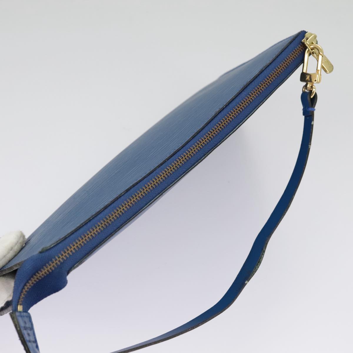 LOUIS VUITTON Epi Pochette Accessoires Pouch Blue M52985 LV Auth 97927