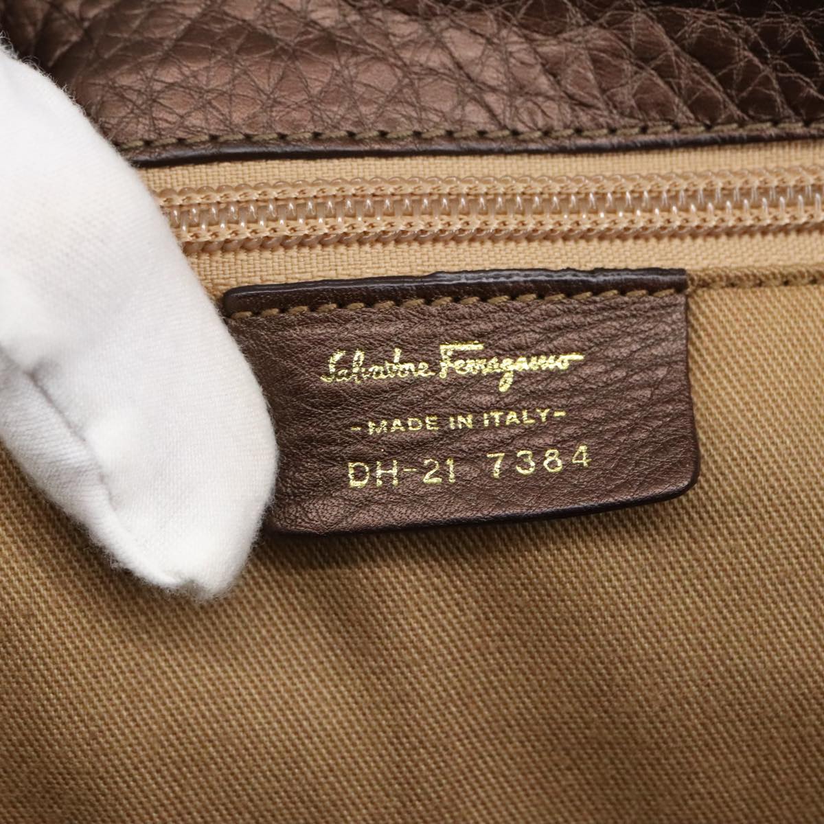 Salvatore Ferragamo Gancini Shoulder Bag Leather Brown Gold Auth 98117A