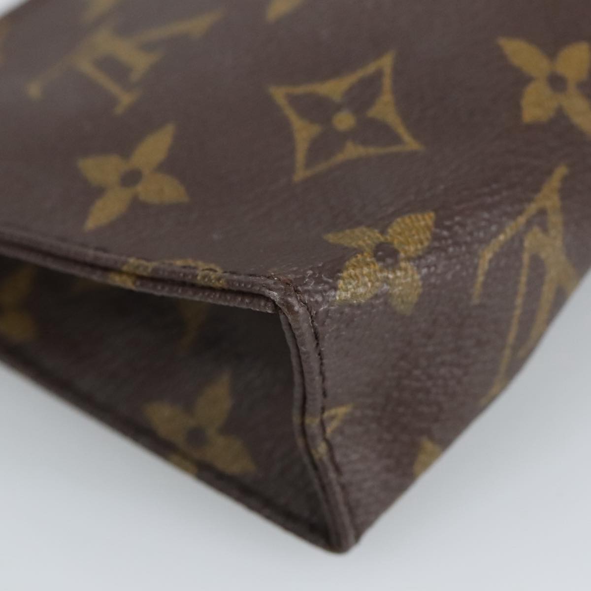 LOUIS VUITTON Monogram Poche Toilette 15 Pouch M47546 LV Auth 98203