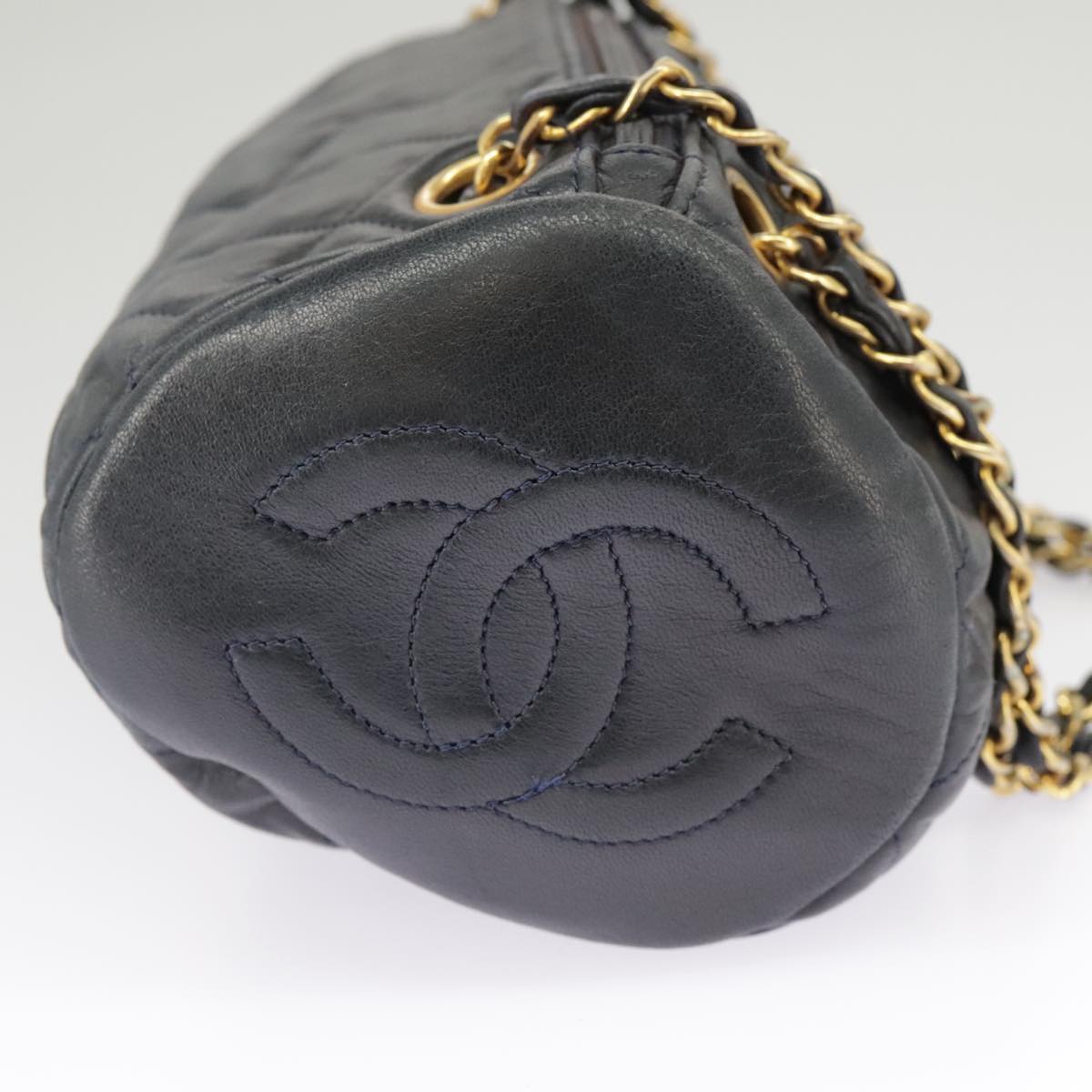 CHANEL Matelasse Chain Shoulder Bag Leather Navy Gold CC Auth 98296