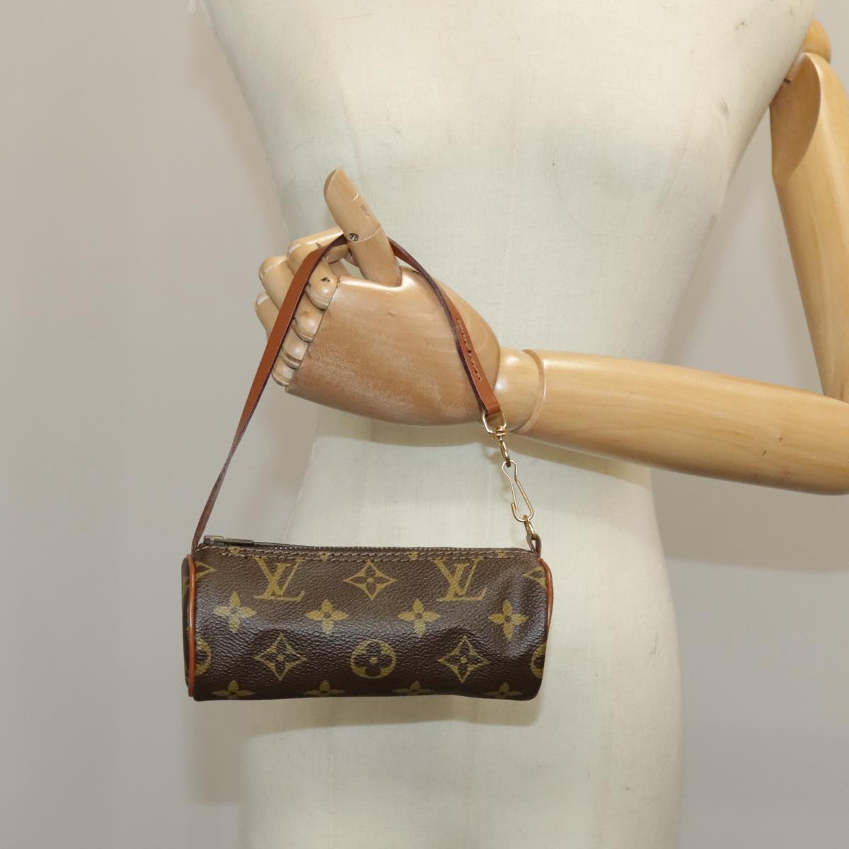 LOUIS VUITTON Monogram Papillon Pouch LV Auth 98394