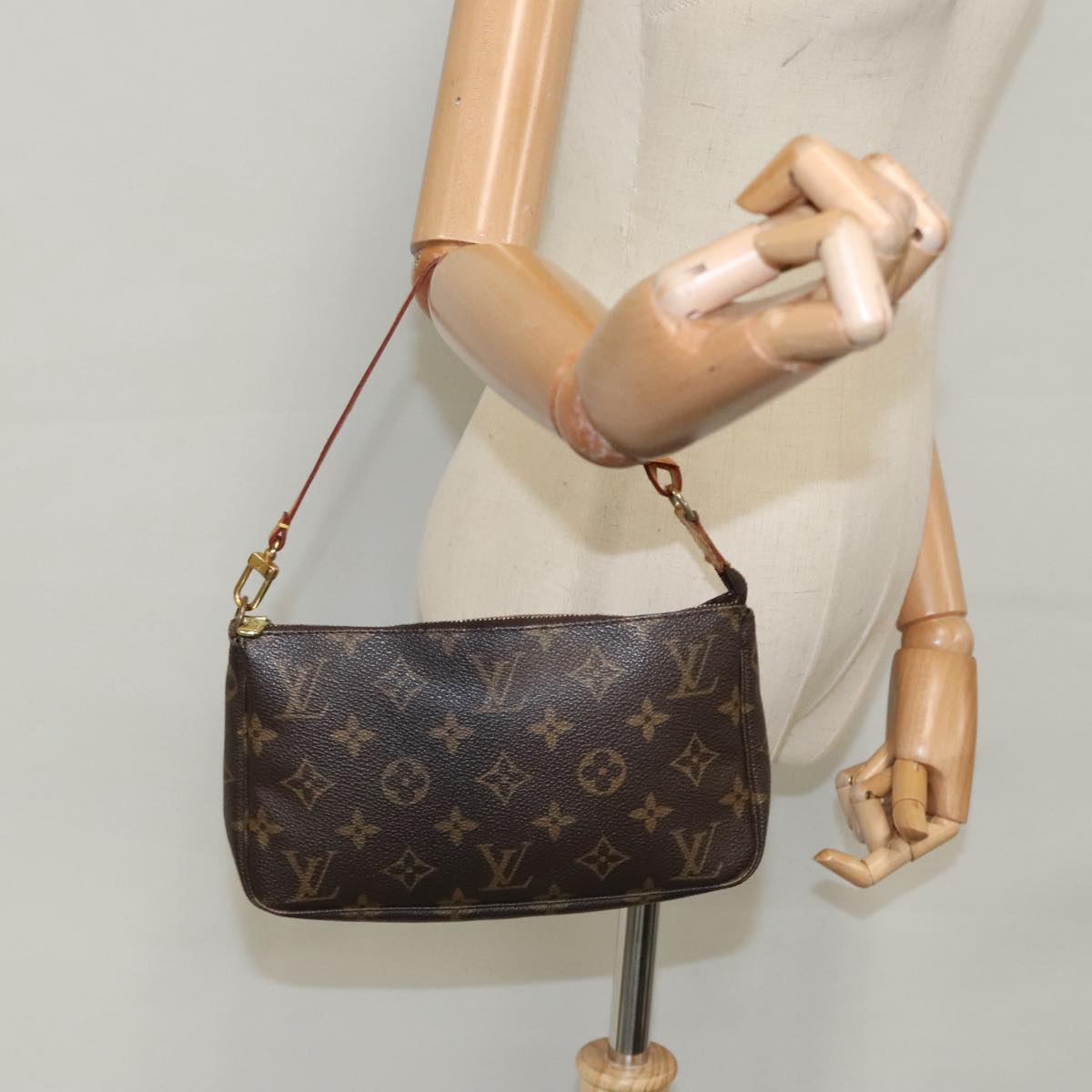 LOUIS VUITTON Monogram Pochette Accessoires Pouch M51980 LV Auth 98644