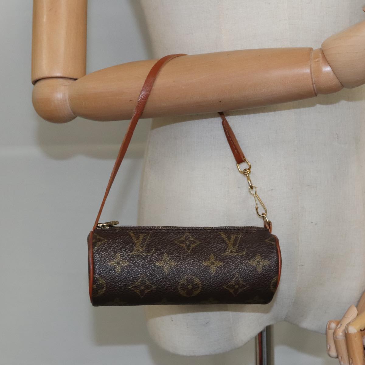 LOUIS VUITTON Monogram Papillon Pouch LV Auth 98719