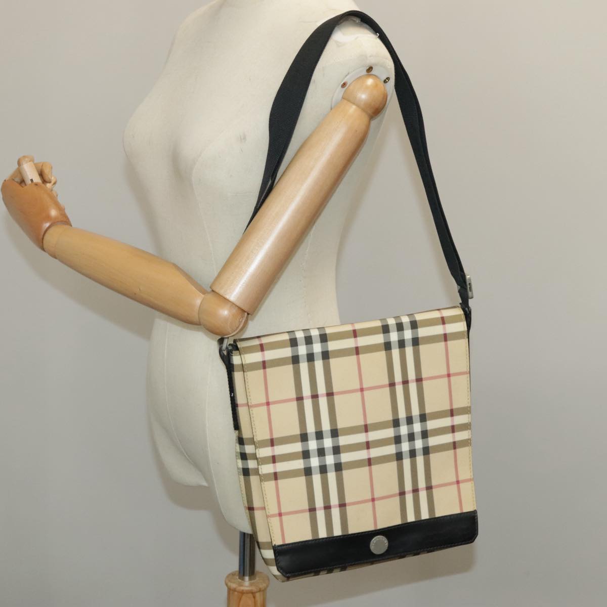 BURBERRY Nova Check Shoulder Bag PVC Leather Beige Black Auth 99043