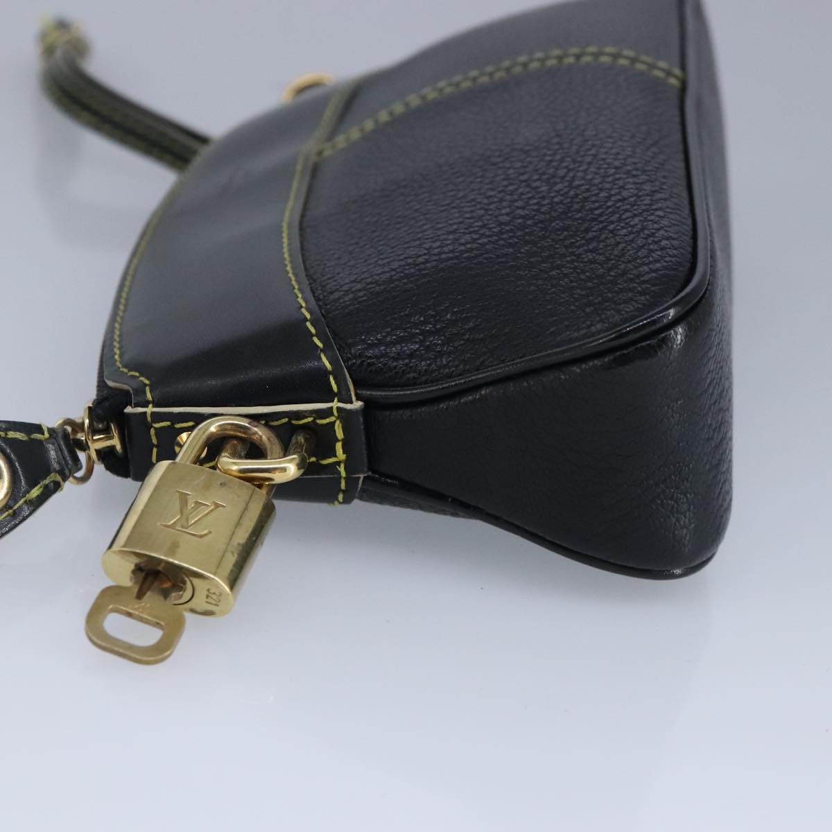 LOUIS VUITTON Suhari Lockit Clutch Bag Leather Black M95628 LV Auth 99122