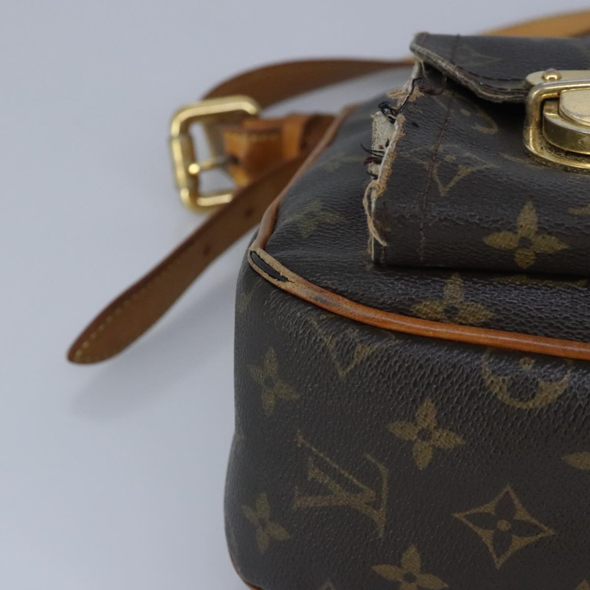 LOUIS VUITTON Monogram Hudson GM Shoulder Bag M40045 LV Auth 99282