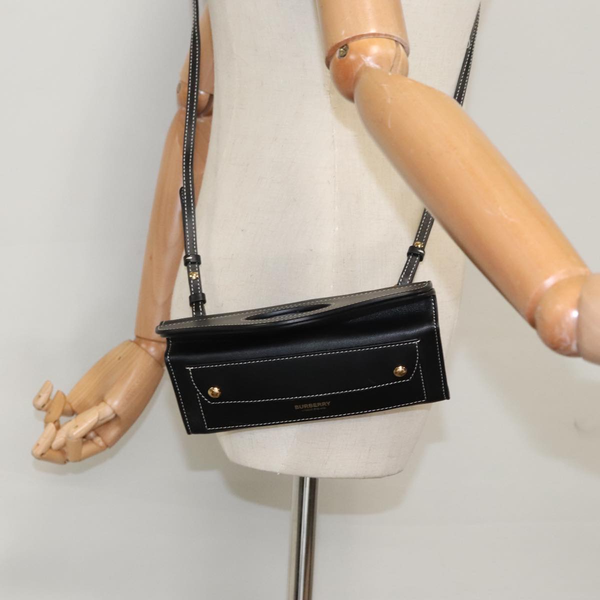 BURBERRY Shoulder Bag Leather Black Gold P14962 Auth 99343